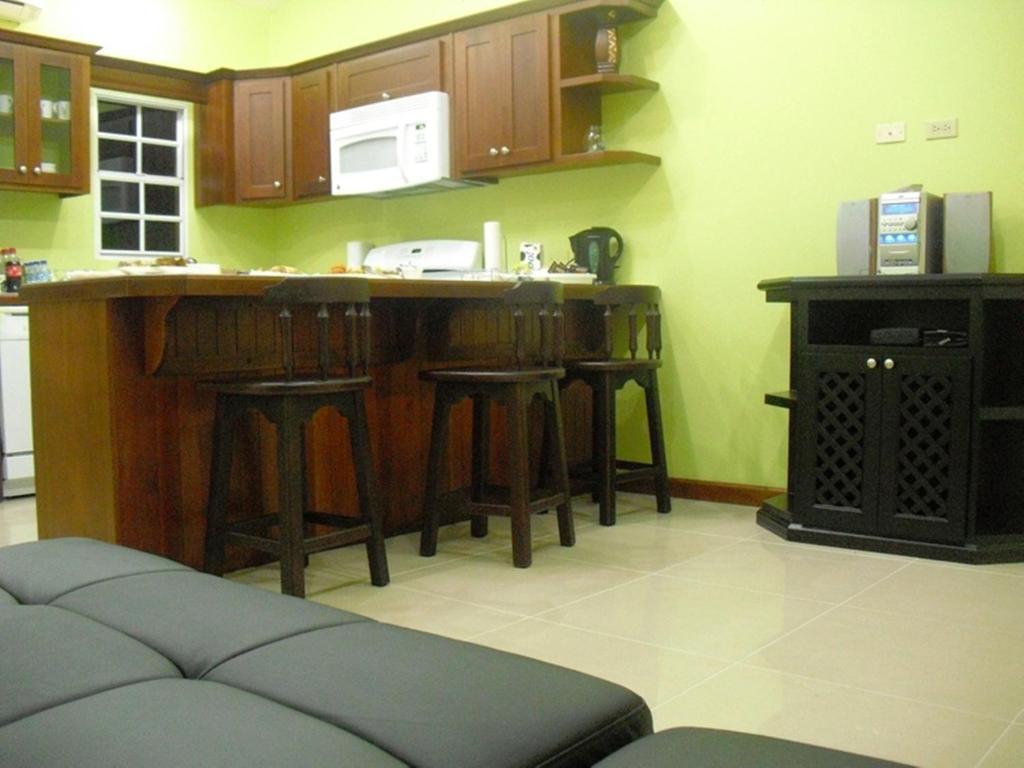 Piarco Village Suites Exterior foto
